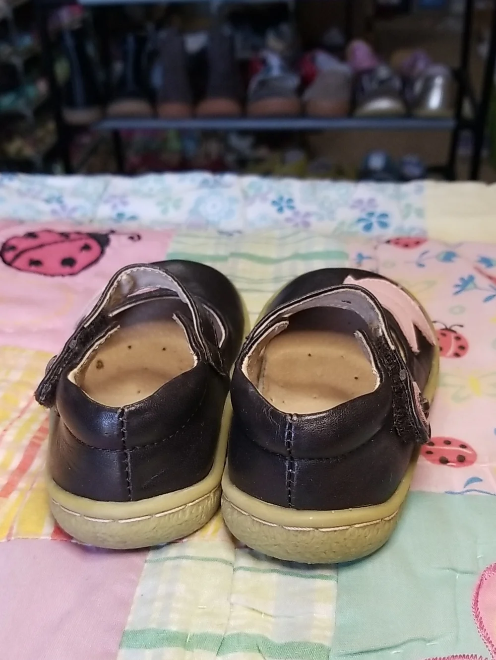Livie & Luca Black Leather Mary Janes with Pink Patent Leather Birds Size 4 Pio